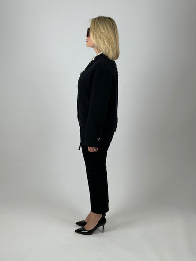 Veste noire à boutons dorés