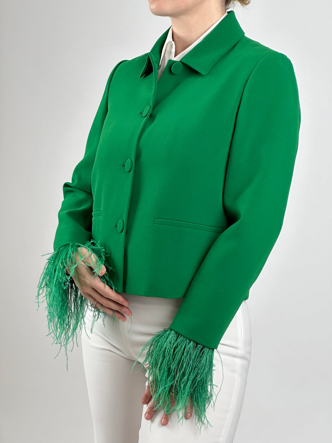 Veste Verte élégante avec détails en plumes Vertes - Look chic et moderne