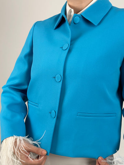Veste Bleu élégante avec détails en plumes blanches
