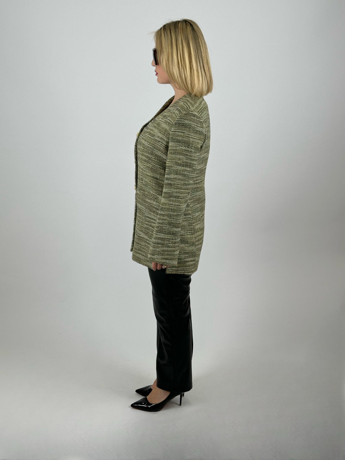 Blazer texturé vert avec boutons dorés