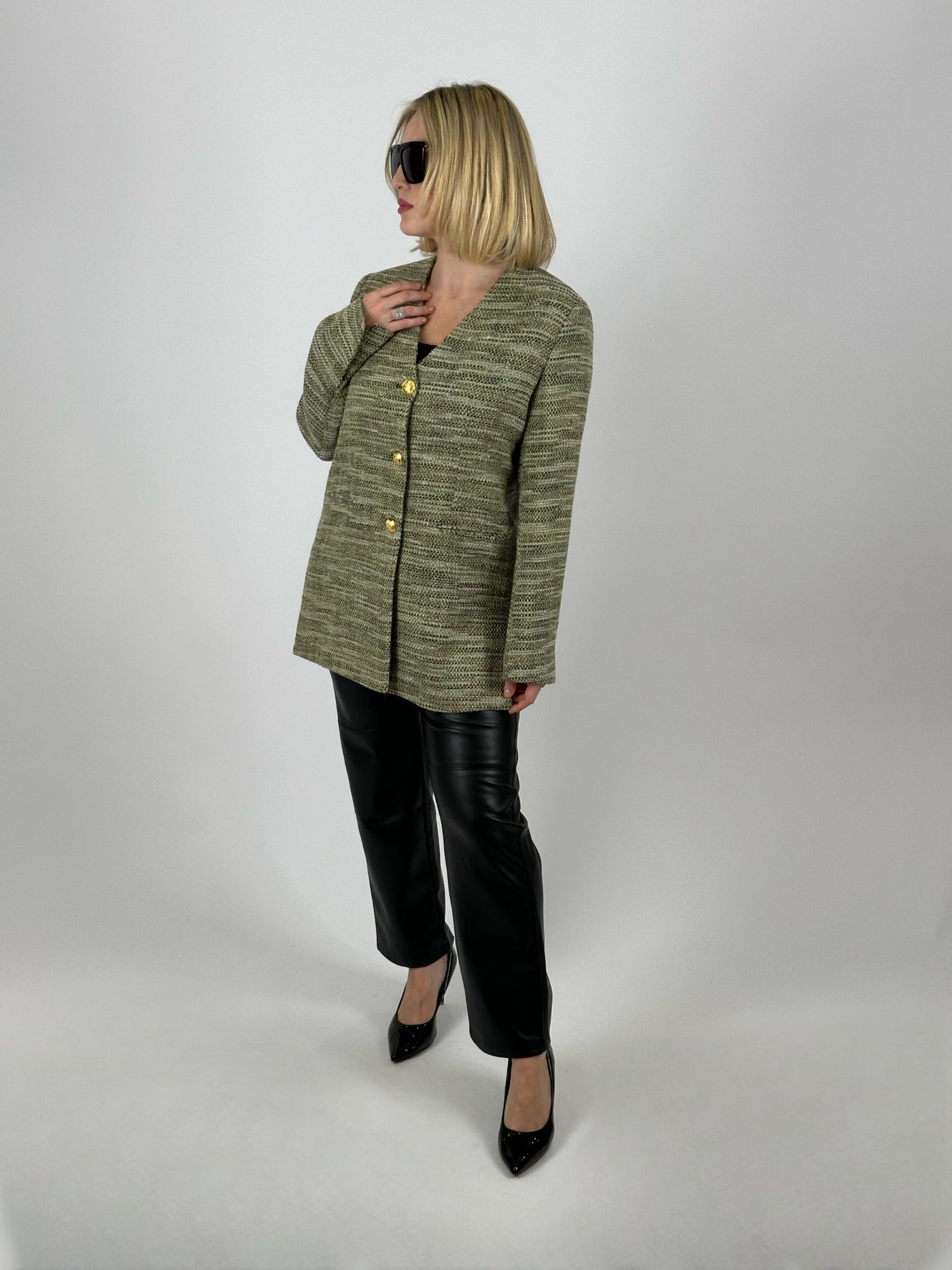 Blazer texturé vert avec boutons dorés